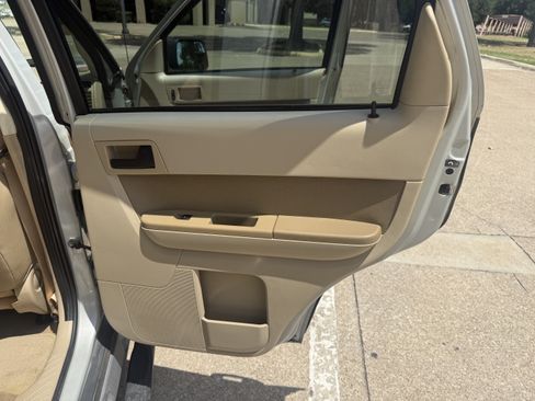 Used 2009 Ford Escape XLT FWD image 16
