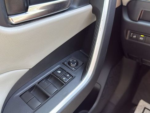 Used 2020 Toyota RAV4 XLE w/ Convenience Package FWD image 21