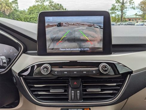 Used 2020 Ford Escape SE image 24