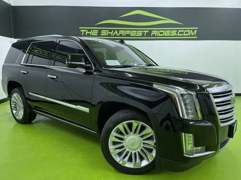 Used 2020 Cadillac Escalade Platinum image 1