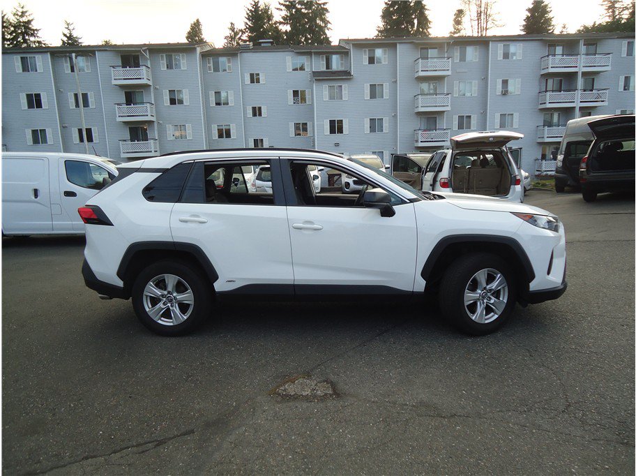 Used 2019 Toyota RAV4 LE w/ Carpet Mat Package AWD/4WD image 5