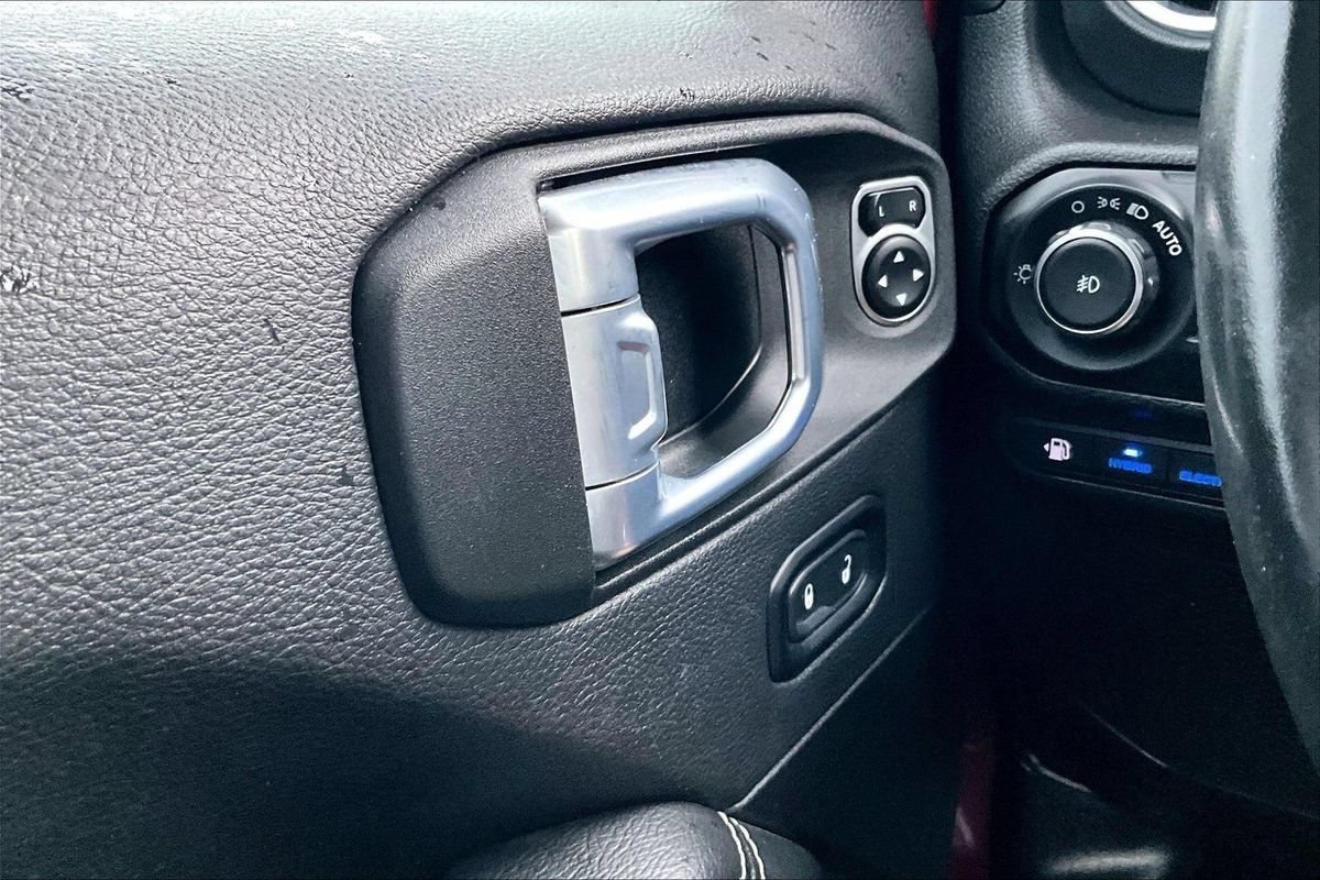 Used 2021 Jeep Wrangler Unlimited Sahara w/ Cold Weather Group AWD/4WD image 32
