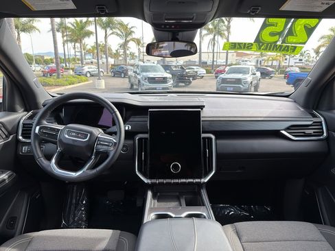 Used 2025 GMC Acadia Elevation image 11