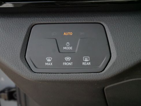 Used 2022 Volkswagen ID.4 Pro AWD/4WD image 25
