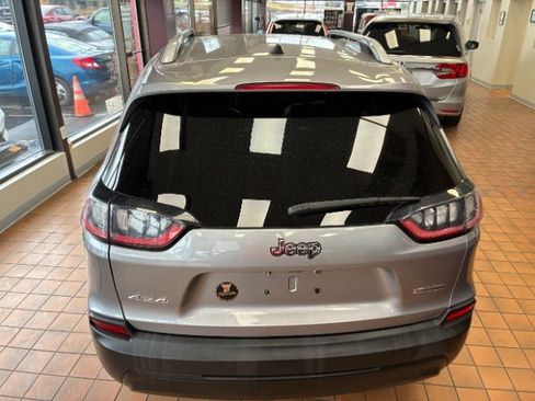 Used 2019 Jeep Cherokee Latitude Plus image 13