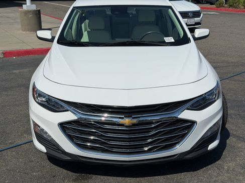 Used 2024 Chevrolet Malibu LT FWD image 3