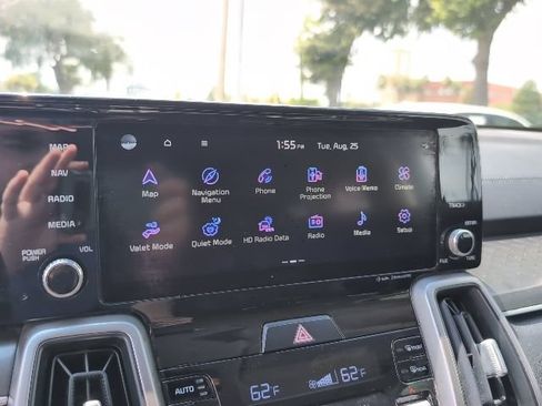 Used 2022 Kia Sorento S FWD image 13