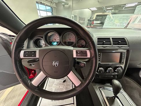 Used 2009 Dodge Challenger SRT8 RWD image 9