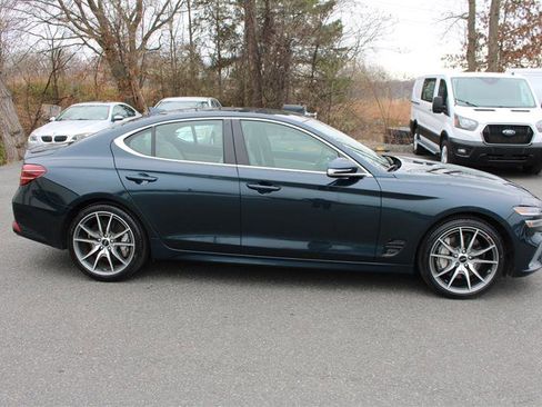 Used 2024 Genesis G70 2.5T image 9