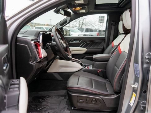 Used 2024 GMC Canyon AT4X image 11