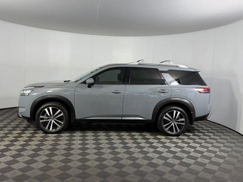 Used 2024 Nissan Pathfinder Platinum image 9