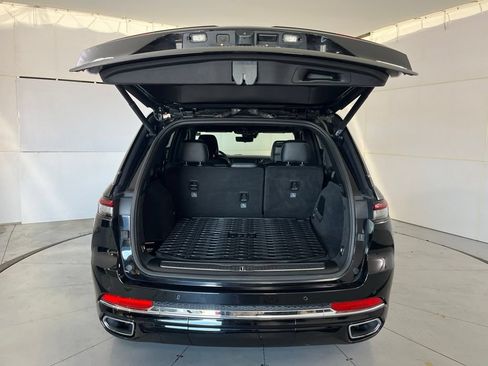 Used 2022 Jeep Grand Cherokee Overland w/ Luxury Tech Group IV AWD/4WD image 12
