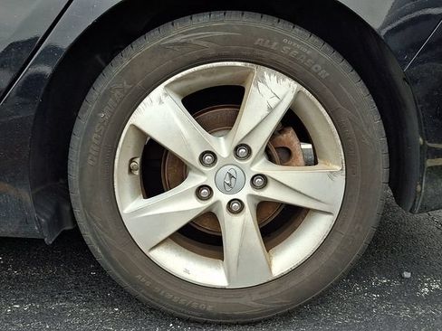 Used 2013 Hyundai Elantra GLS w/ Preferred Pkg FWD image 7