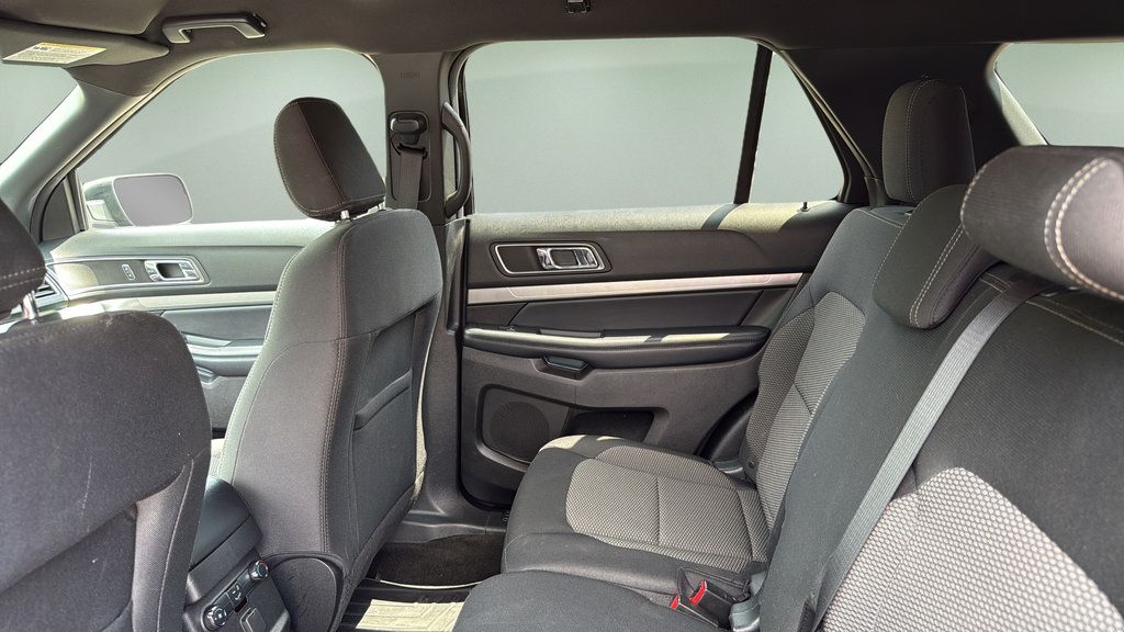Used 2018 Ford Explorer XLT AWD/4WD image 15