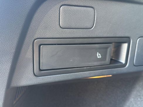 Used 2020 Volkswagen Tiguan S image 26