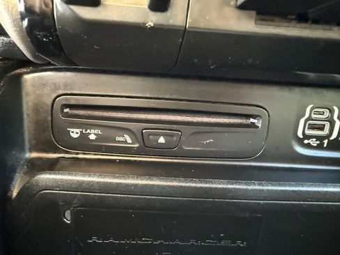 Used 2019 RAM 1500 Laramie image 17