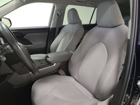 Used 2023 Toyota Highlander LE FWD image 20