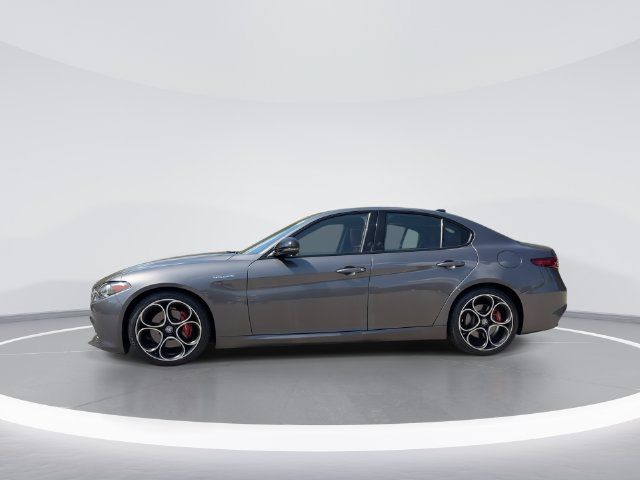 Used 2023 Alfa Romeo Giulia Veloce RWD image 5