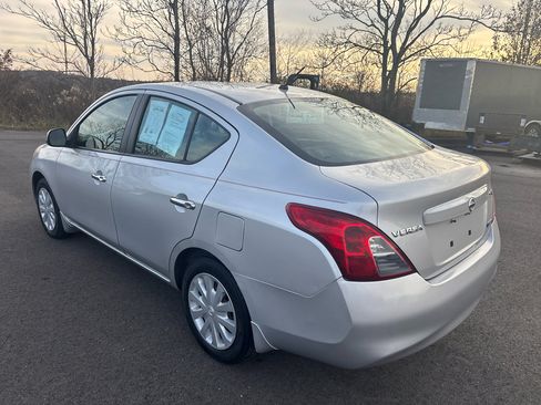 Used 2012 Nissan Versa SV image 4