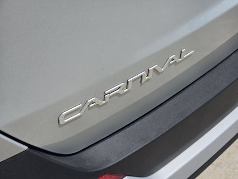 New 2026 Kia Carnival EX FWD image 8