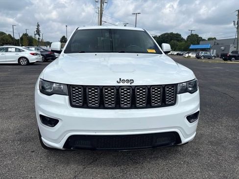 Used 2018 Jeep Grand Cherokee Altitude AWD/4WD image 8