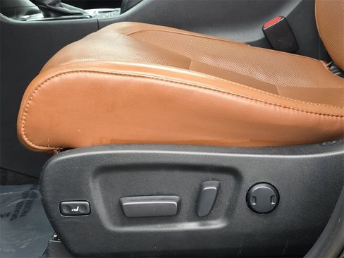 Used 2019 Toyota Highlander Limited Platinum image 30