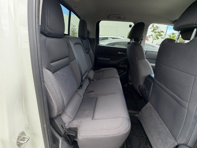 Used 2025 Nissan Frontier SV w/ SV Convenience Package AWD/4WD image 5