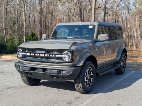 New 2025 Ford Bronco Outer Banks image 6