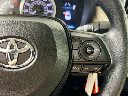 Used 2021 Toyota Corolla LE image 19