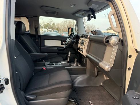 Used 2014 Toyota FJ Cruiser 4WD w/ Upgrade Package image 22