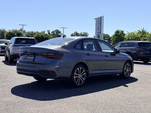 Used 2025 Volkswagen Jetta Sport FWD image 2