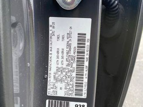 Used 2025 Toyota Tacoma TRD Sport AWD/4WD image 16