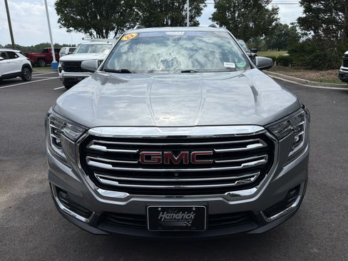 Used 2023 GMC Terrain SLT w/ Tech Package FWD image 3