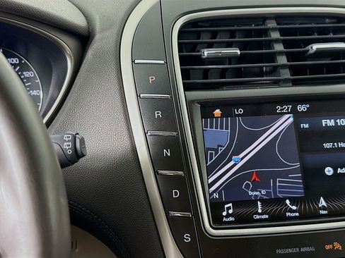 Used 2017 Lincoln MKX Reserve FWD image 18