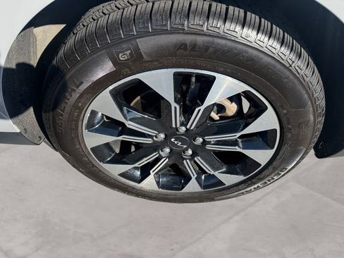 Used 2022 Kia Carnival EX FWD image 14
