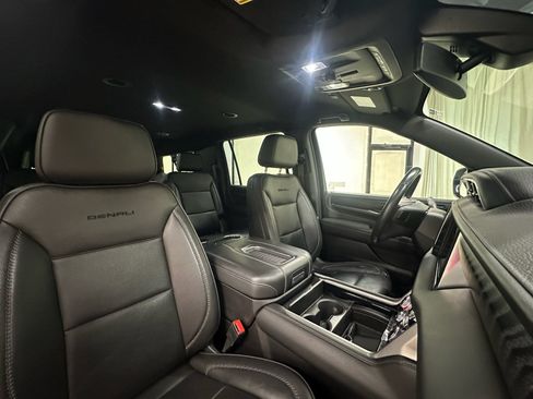 Used 2022 GMC Yukon XL Denali AWD/4WD image 26