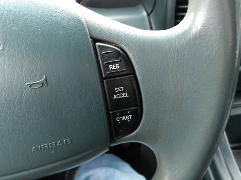 Used 1998 Ford Expedition XLT AWD/4WD image 17