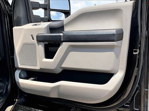 Used 2019 Ford F250 XL w/ STX Appearance Package image 28