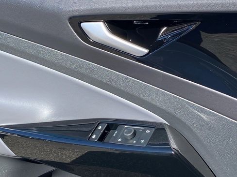 Certified 2022 Volkswagen ID.4 Pro image 19