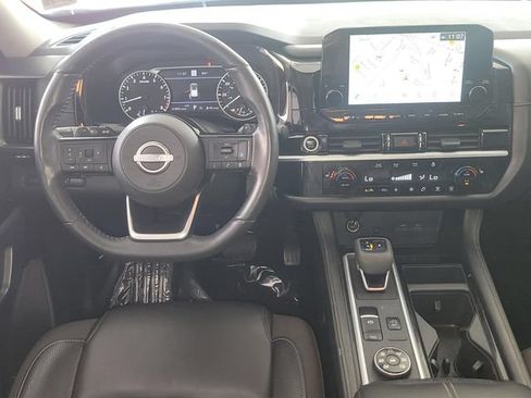 Used 2024 Nissan Pathfinder SL AWD/4WD image 13