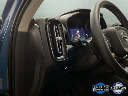Used 2025 Volvo XC40 B5 Core image 16