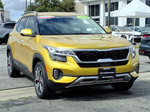 Used 2022 Kia Seltos SX w/ Sunroof Package image 3