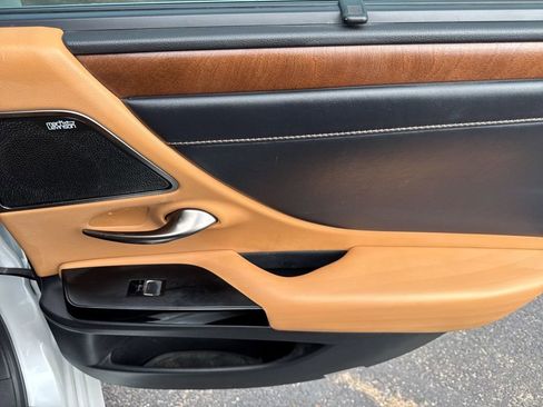 Used 2022 Lexus ES 300h Ultra Luxury w/ Accessory Package 2 FWD image 43