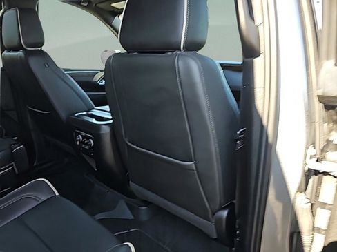 Used 2023 Chevrolet Suburban Premier image 31