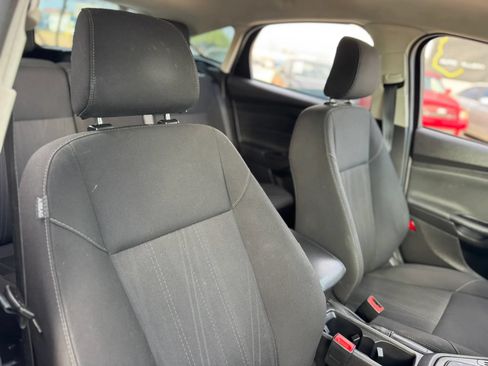 Used 2018 Ford Focus SE FWD image 32