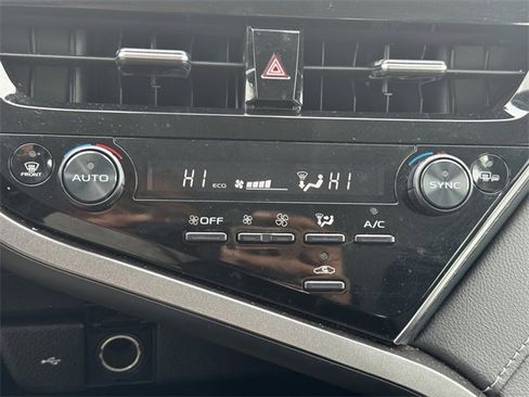 Used 2024 Toyota Camry SE image 34