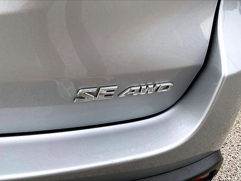 Used 2017 Toyota Highlander SE AWD/4WD image 8