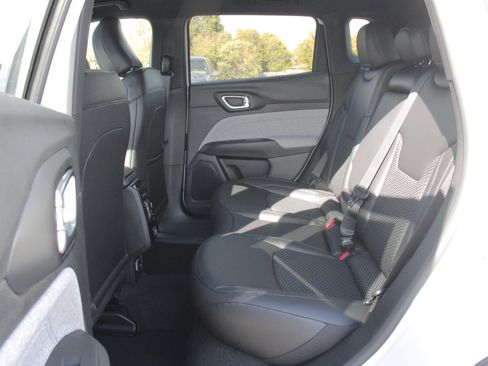 New 2026 Jeep Compass Latitude image 23