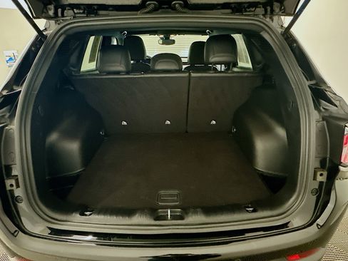 Used 2025 Jeep Compass Limited image 29