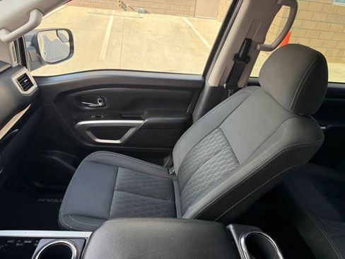 Used 2017 Nissan Titan SV image 13